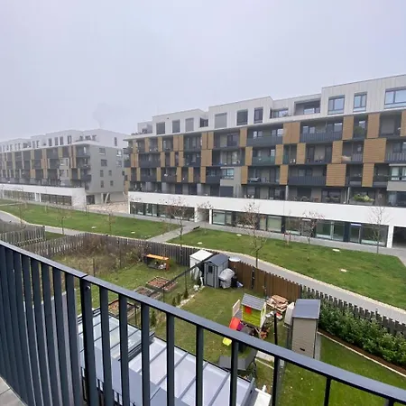 Fiaor Apartment, 1-2 Guests, Free Parking & Wifi, 7 Km Downtown, 布拉迪斯拉发