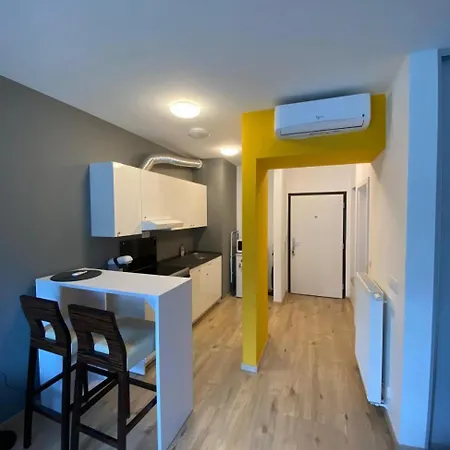 Fiaor Apartment, 1-2 Guests, Free Parking & Wifi, 7 Km Downtown, Appartamento *