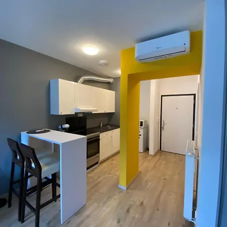 Apartment Fiaor Apartment, 1-2 Guests, Free Parking & Wifi, 7 Km Downtown, Bratislava