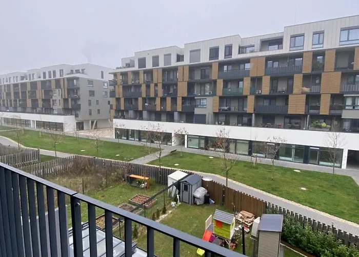 Fiaor Apartment, 1-2 Guests, Free Parking & Wifi, 7 Km Downtown, 布拉迪斯拉发