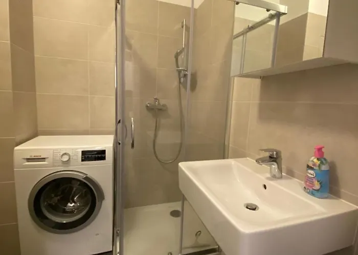 Fiaor Apartment, 1-2 Guests, Free Parking & Wifi, 7 Km Downtown, 布拉迪斯拉发