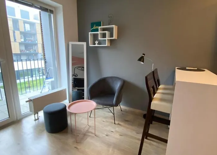 Fiaor Apartment, 1-2 Guests, Free Parking & Wifi, 7 Km Downtown, 公寓 布拉迪斯拉发