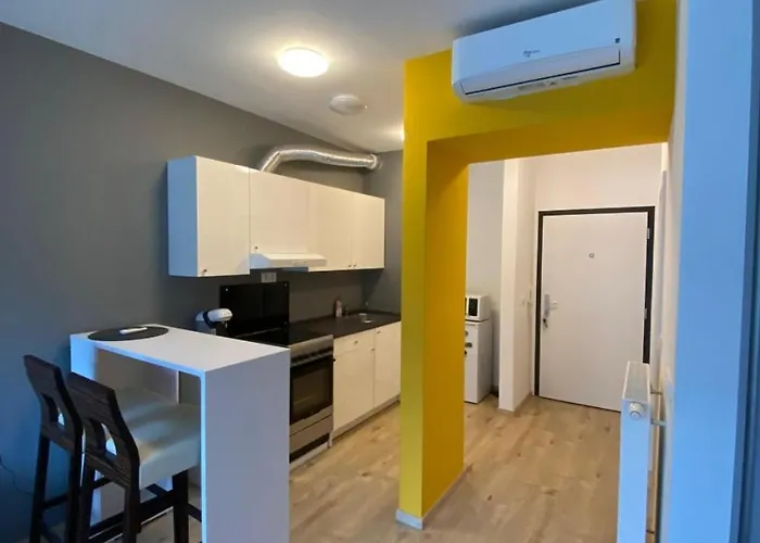 公寓 Fiaor Apartment, 1-2 Guests, Free Parking & Wifi, 7 Km Downtown, 布拉迪斯拉发